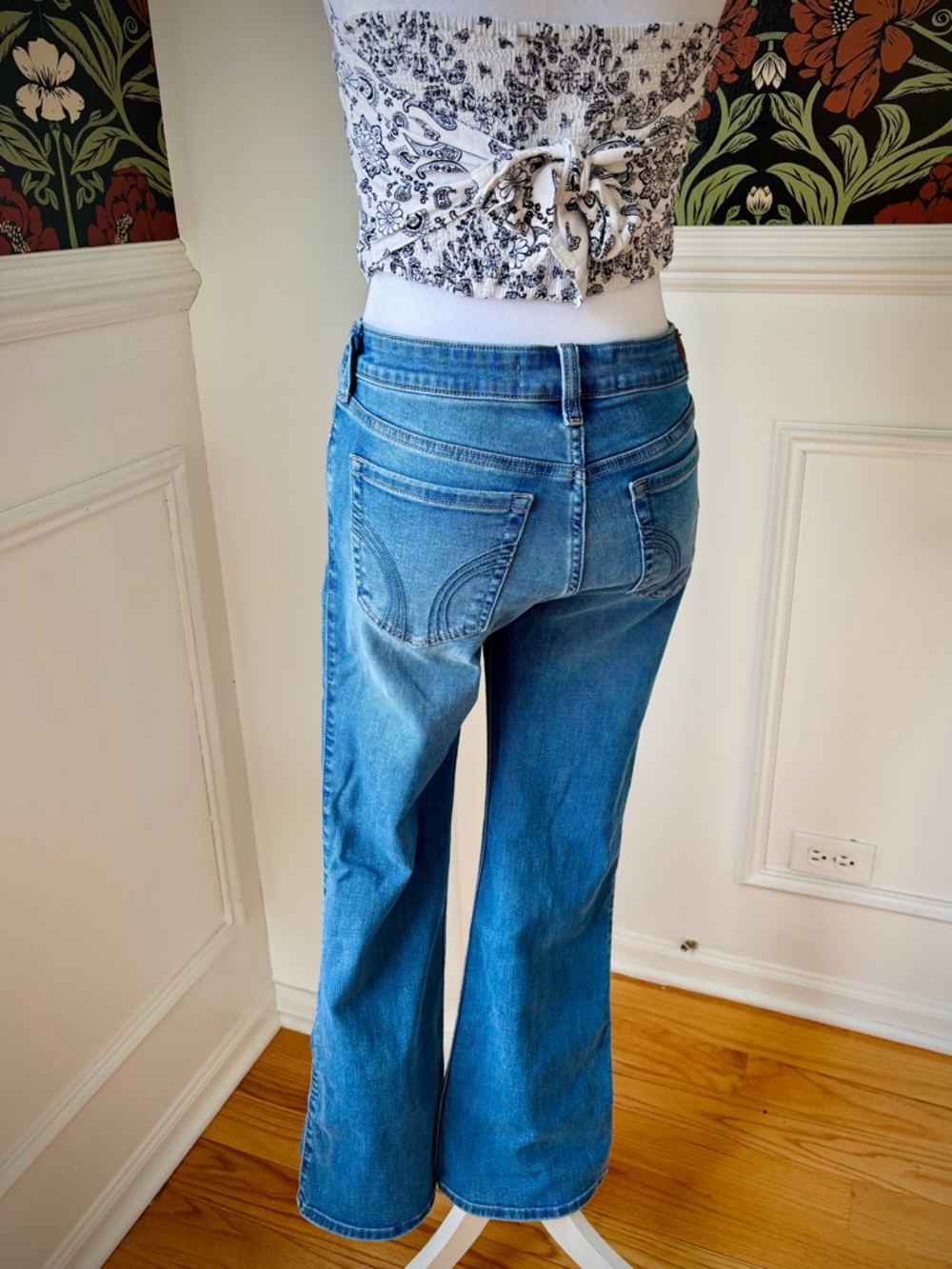 Hollister 👖 Mid Rise Boot Cut Jean Petite